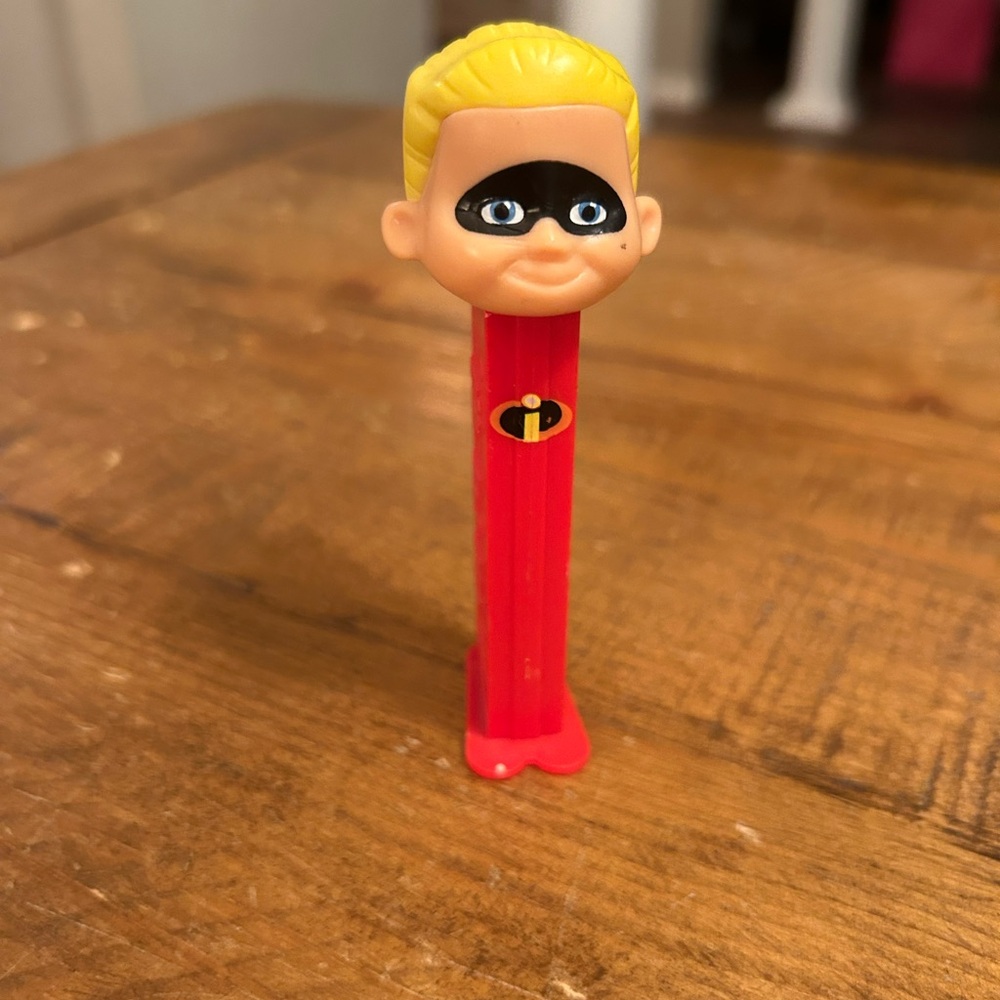 Loose Collectible Retired Pez Dispenser, The Incredibles Dash 2004 as is